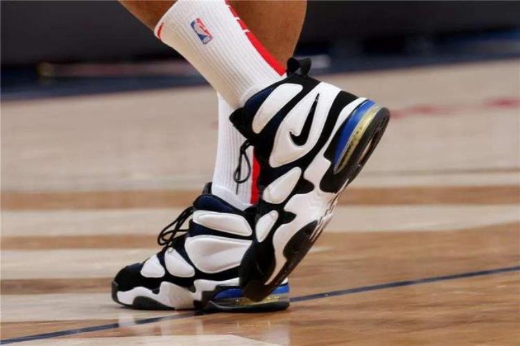 耐克篮球欧文限量版「Nike欧文1到8代限量配色篮球鞋NBA赛场上脚合集你喜欢哪双」