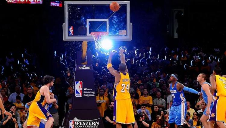 科比球迷纪念科比「传奇的开端科比NBA生涯第1分24周年纪念日挚友转发祈祷」