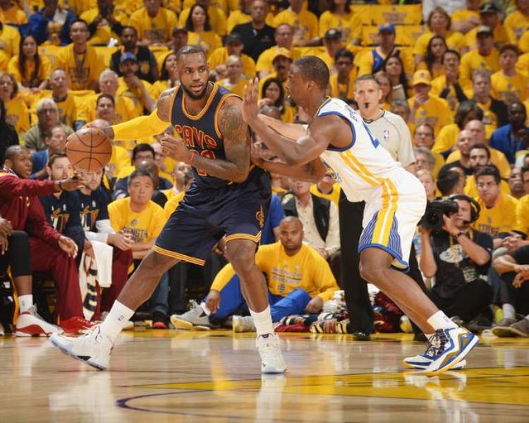 NBA15年总决赛球员数据詹姆斯场均35813288大战水花兄弟