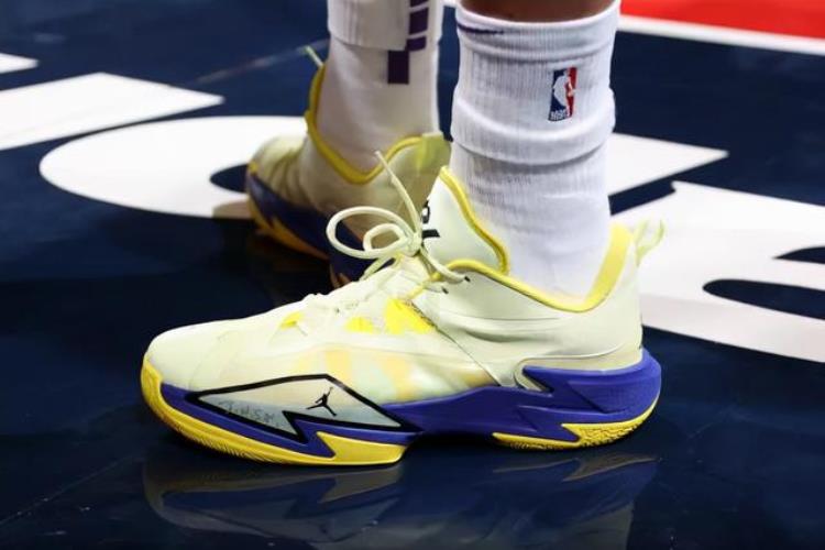 哈雷乔丹鞋「NBA球员上脚詹姆斯的里程碑战靴哈雷尔的2双狠鞋」