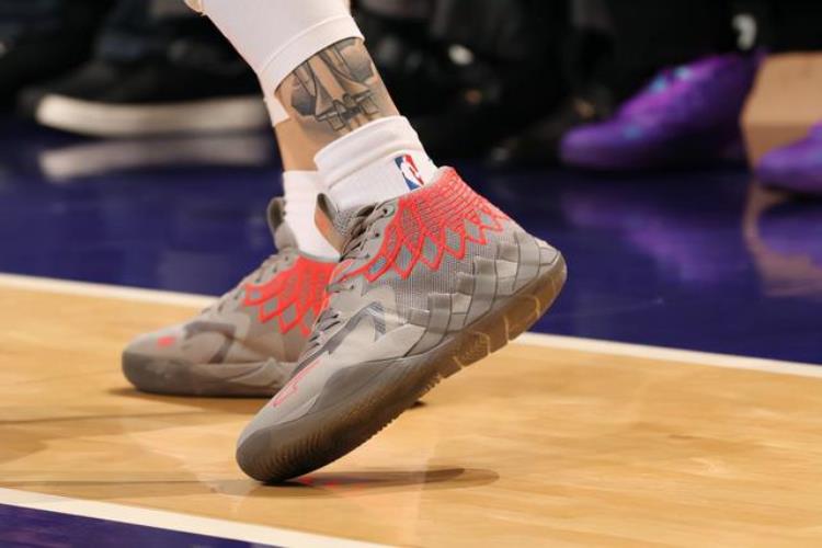 哈雷乔丹鞋「NBA球员上脚詹姆斯的里程碑战靴哈雷尔的2双狠鞋」