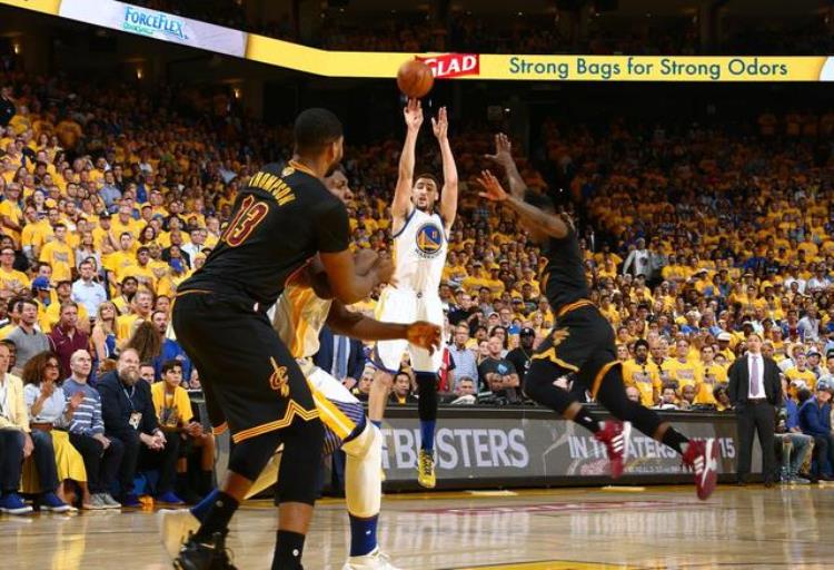 NBA15年总决赛球员数据詹姆斯场均35813288大战水花兄弟