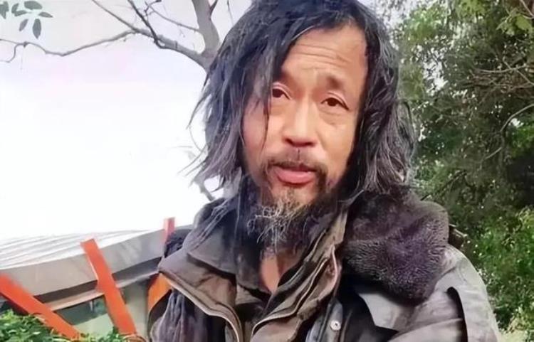 上海流浪大师沈巍最近的情况怎么样「流浪大师沈巍百万直播收入被借走至今没人还钱近况让人叹息」