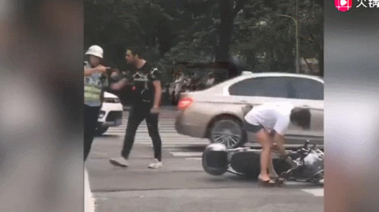 满5年就能拿中国绿卡外国人永久居留管理条例为何招反对