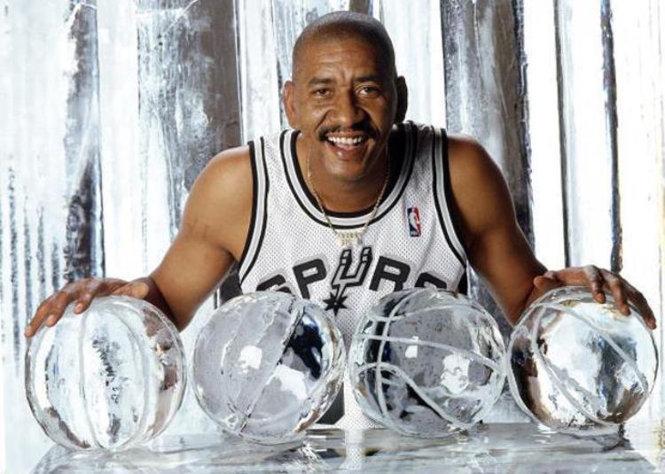 nba2kol2s3赛季历史球员「NBA2kol2历史S3系列球员已经全面上线哪些是让你眼红的球员」