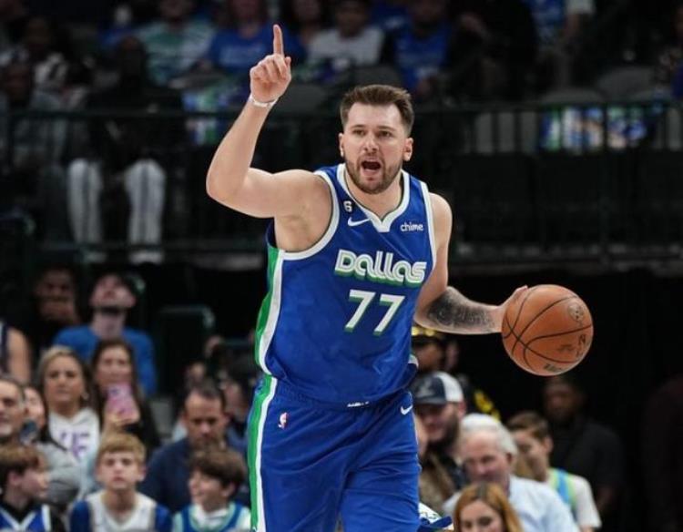 NBA单场60分「狂轰60分21板10助NBA历史第一纪录诞生前无古人后难有来者」