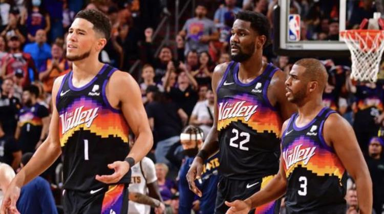 2k21的封面球星「2K封面魔咒近12年24名球员仅1人当季夺冠布克恐难逃一劫」