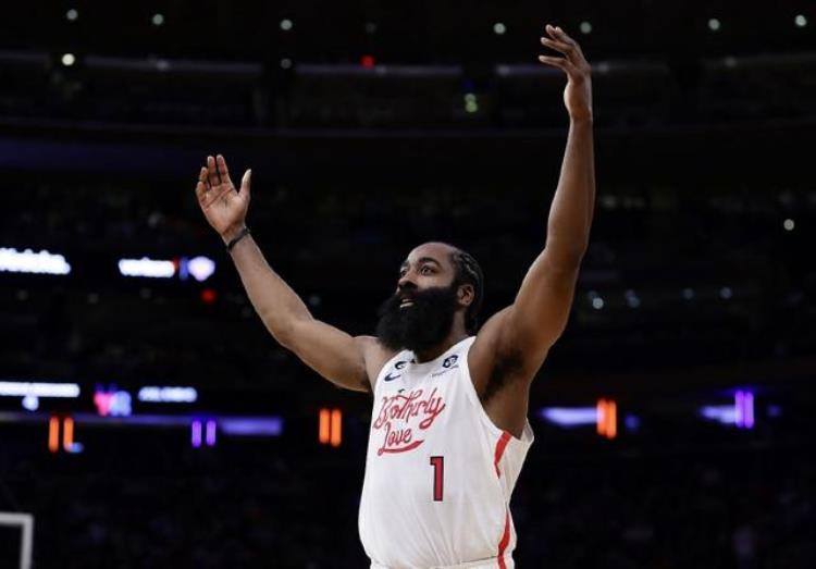 NBA历史第一三分「完美转型就在今天NBA历史第一的三分纪录被33岁超巨刷新了」