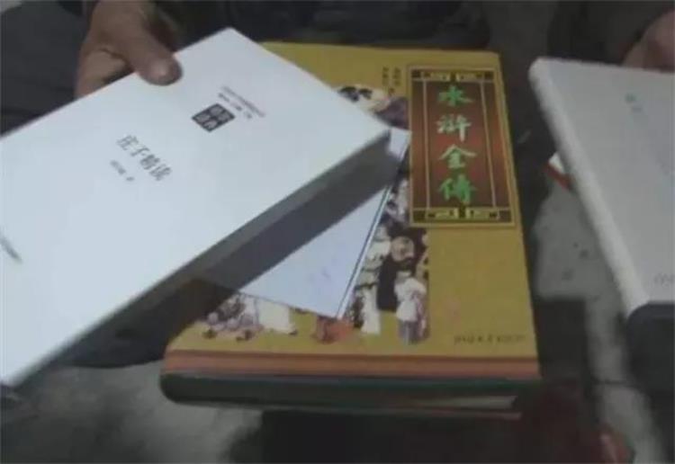 上海流浪大师沈巍最近的情况怎么样「流浪大师沈巍百万直播收入被借走至今没人还钱近况让人叹息」