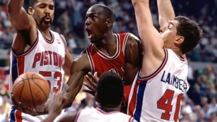 90年代的NBA是啥样帕楚利亚在当时都不算脏乔丹放现在场均50