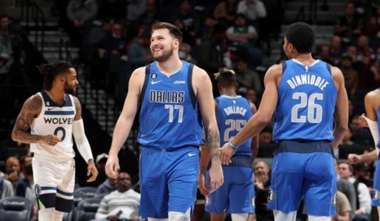 NBA单场60分「狂轰60分21板10助NBA历史第一纪录诞生前无古人后难有来者」