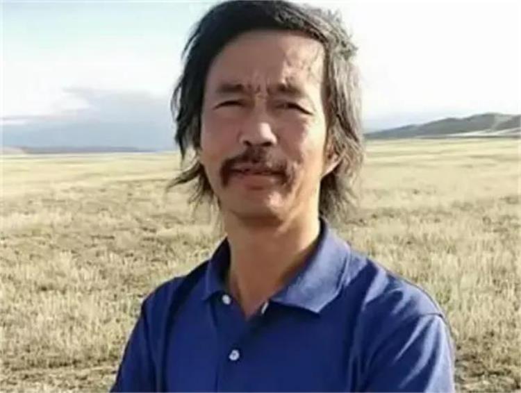 上海流浪大师沈巍最近的情况怎么样「流浪大师沈巍百万直播收入被借走至今没人还钱近况让人叹息」