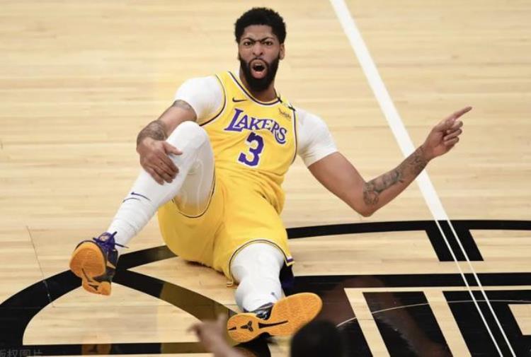 2k21的封面球星「2K封面魔咒近12年24名球员仅1人当季夺冠布克恐难逃一劫」