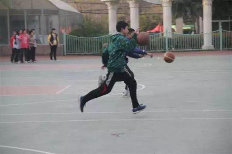 原来nba球场上的24秒进攻时间是这么来的吗「原来NBA球场上的24秒进攻时间是这么来的」