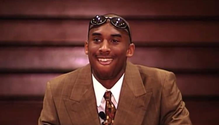 科比参加nba选秀「科比是如何进入NBA的坎坷选秀路恰逢伯乐终披紫金战袍」