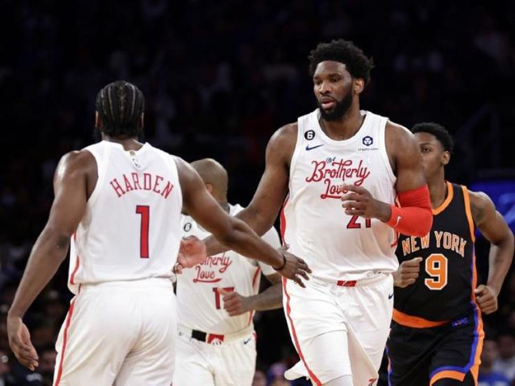 NBA历史第一三分「完美转型就在今天NBA历史第一的三分纪录被33岁超巨刷新了」