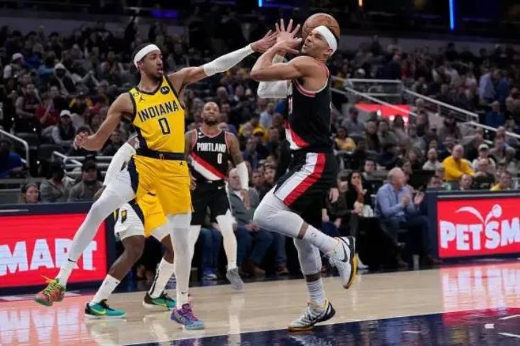 今天篮网对开拓者比赛「NBA战报篮网76人雄鹿开拓者出战」