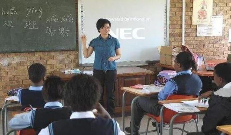 满5年就能拿中国绿卡外国人永久居留管理条例为何招反对