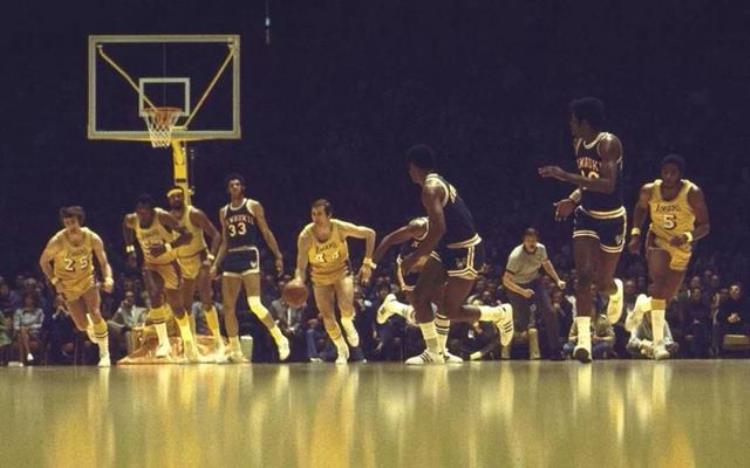 近三十年NBA球队场均得分「一支球队三位球员场均得分超过20分NBA历史上一共就出现过八次」