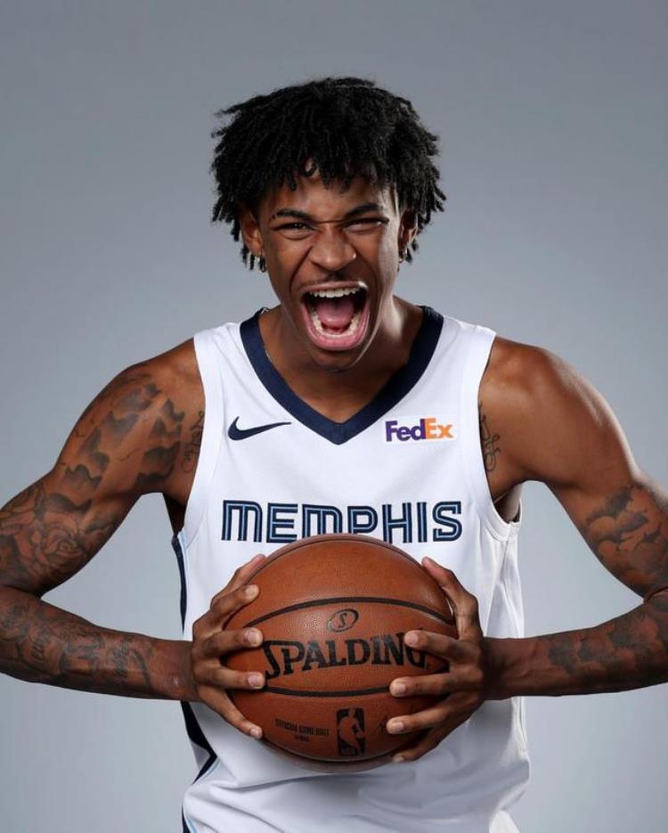 NBA球星新赛季定妆照「NBA官方发布热门新秀定妆照威廉森莫兰特帅气亮相」
