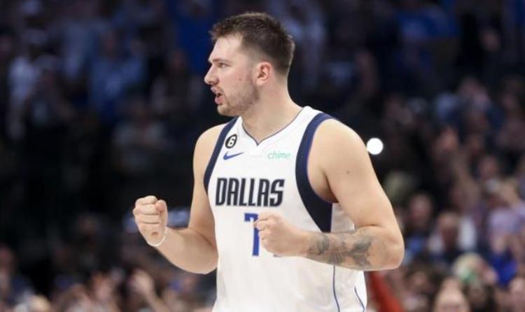 NBA单场60分「狂轰60分21板10助NBA历史第一纪录诞生前无古人后难有来者」