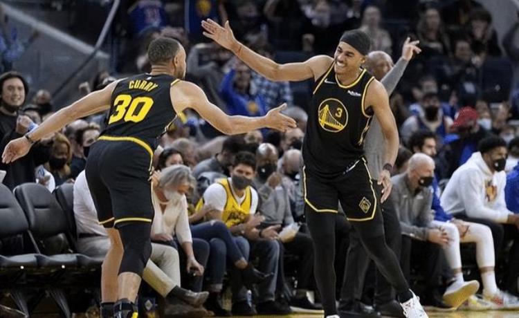 季后赛没有工资,为什么「NBA季后赛明明没有任何工资为什么球员都要抢着进季后赛呢」