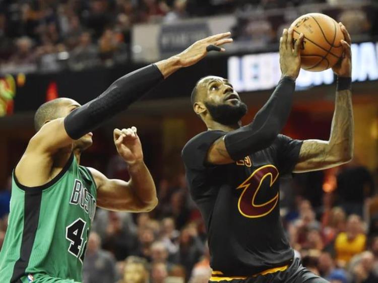 詹姆斯预计生涯得分「NBA每个年龄段的得分记录为詹姆斯量身打造的记录」