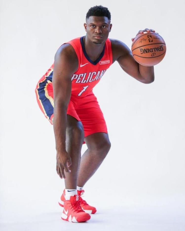NBA球星新赛季定妆照「NBA官方发布热门新秀定妆照威廉森莫兰特帅气亮相」