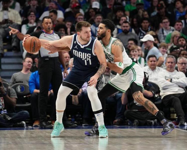 篮网登顶东部第一「NBA东部排名榜:绿军霸榜甩开2个第二名篮网成东部最大赢家」