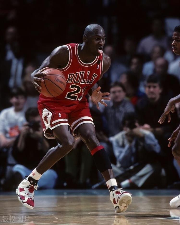 nba球衣为什么换成乔丹标志「NBA的球衣为什么从耐克标变成了乔丹标耐克公司发生了什么」
