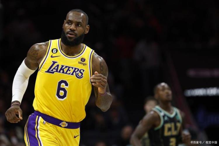 美媒评选出NBA历史前十詹姆斯居首库里第三奥尼尔不同意