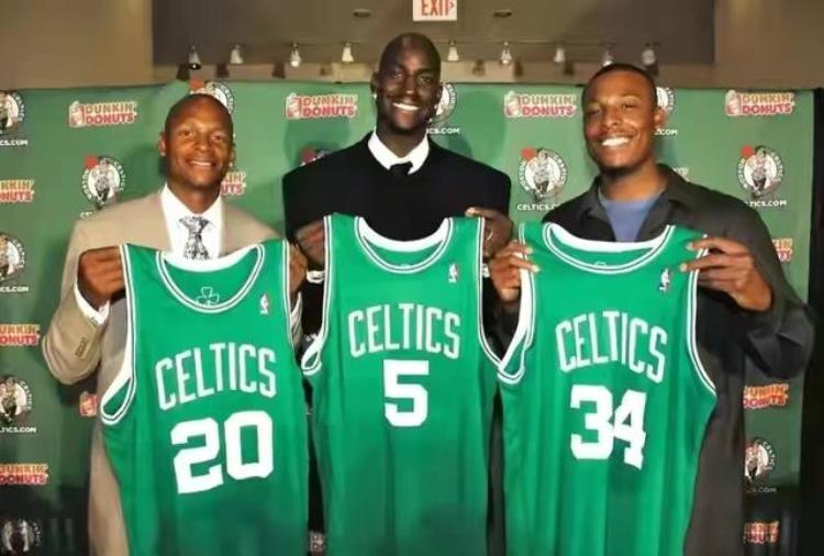 NBA历史三巨头排行「NBA历史十大三巨头排名库里杜兰特克莱仅第七GDP拿4冠排第三」