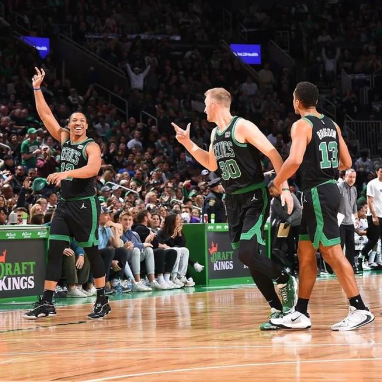 NBA历史三分命中率最高的球员「6项数据历史第一4人三分命中率联盟前十NBA历史最准球队诞生」