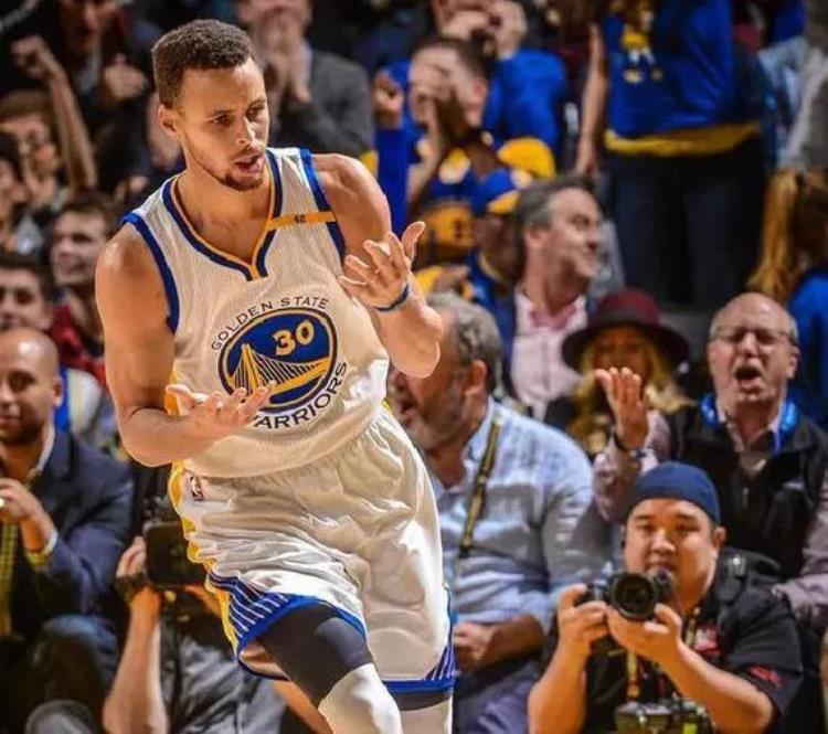 NBA十大单场三分雨表演科比利拉德上榜库里13记三分仅排第三