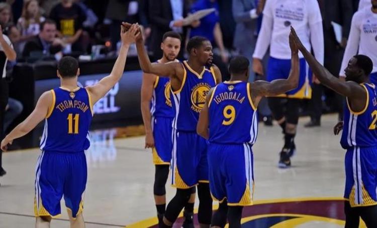 nba最强的球队排行榜「NBA历史最强球队前五榜单一起看看什么叫真正的强队」