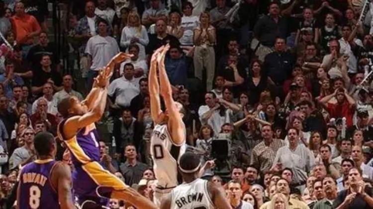 利拉德nba绝杀成功率「NBA历史十大1秒内绝杀利拉德09秒都垫底榜首01秒绝杀创神迹」