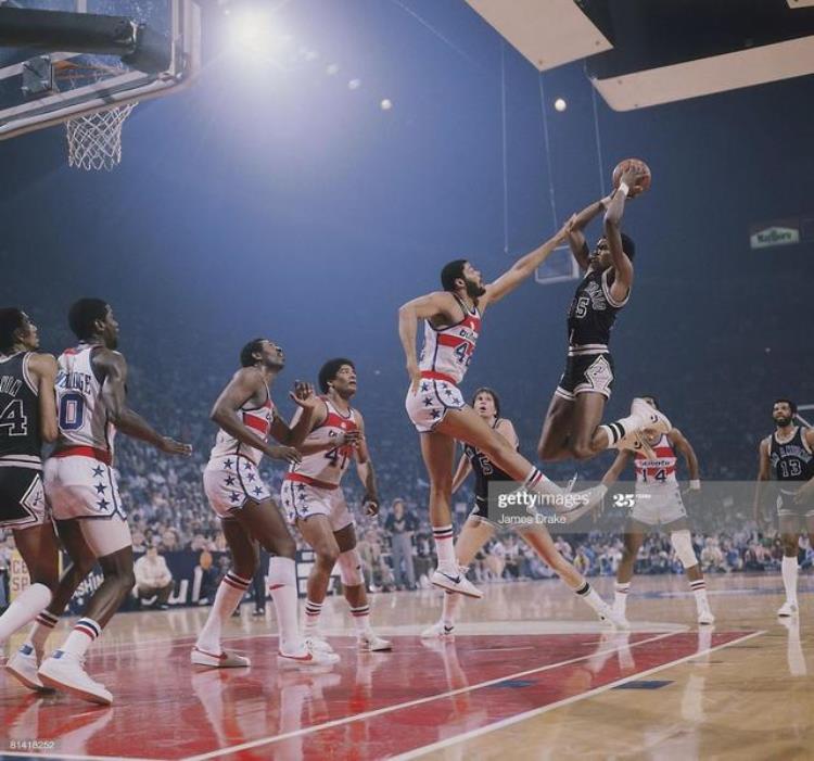 马刺50年50大球星之第19位全能的K先生拉里肯农