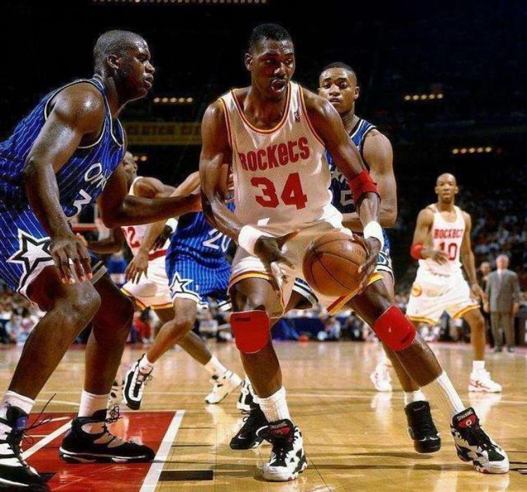 nba历史得分40+次数排名「NBA历史40分10篮板次数排行榜竟然有三名后卫闯进了历史前十」