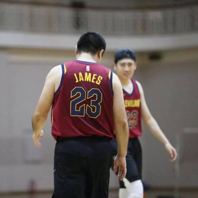 新版nba球衣尺码怎么选「新版NBA球衣尺码怎么选」