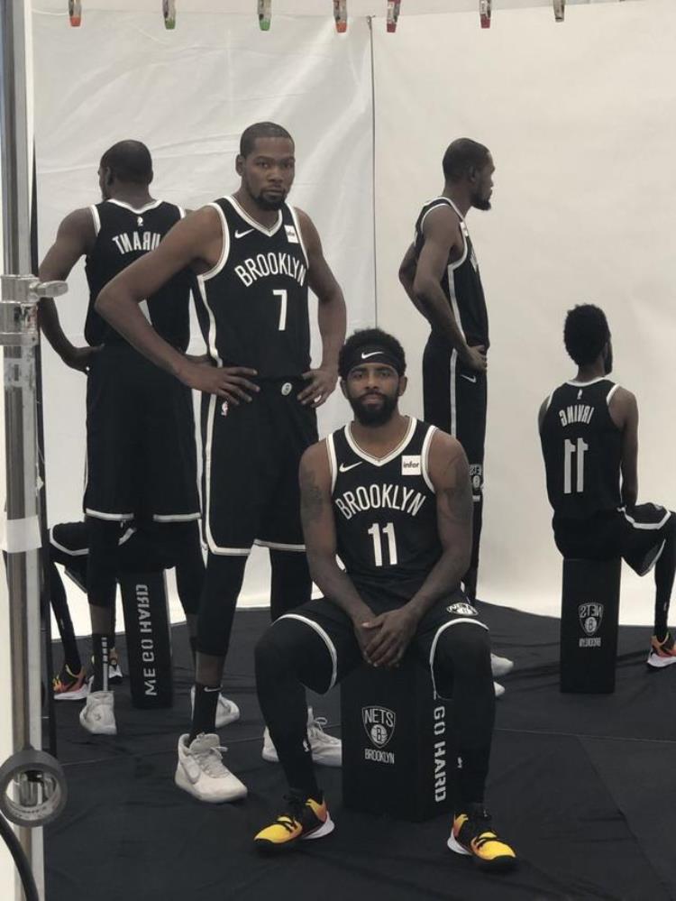 火箭湖人公牛「NBA官方晒湖人篮网火箭国王及步行者媒体日合照」