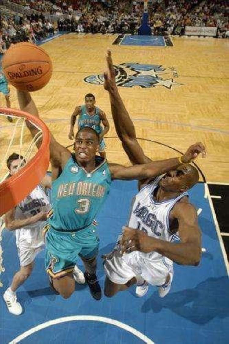 保罗乔治隔扣霍华德「NBA最令人震撼的5大瞬间保罗隔扣霍华德姚明被小土豆封盖」