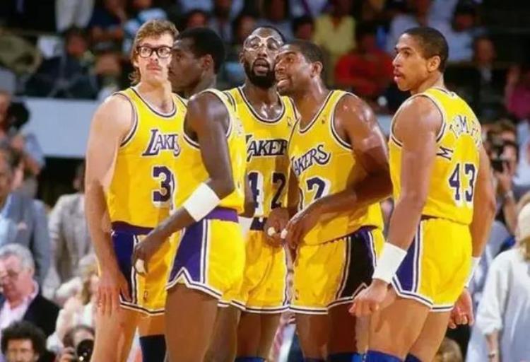 nba最强的球队排行榜「NBA历史最强球队前五榜单一起看看什么叫真正的强队」