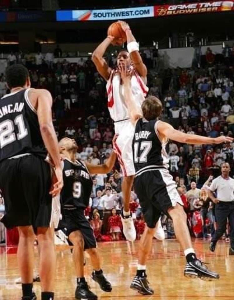 保罗乔治隔扣霍华德「NBA最令人震撼的5大瞬间保罗隔扣霍华德姚明被小土豆封盖」