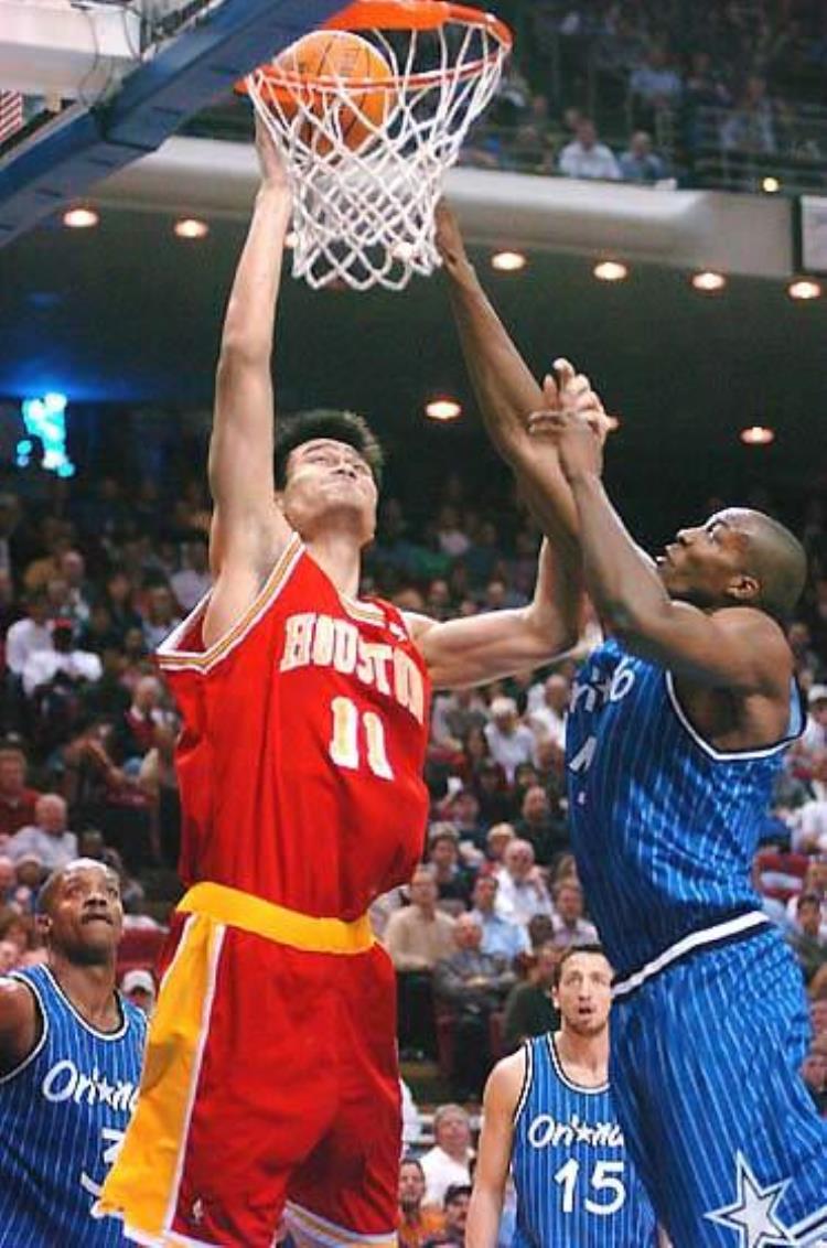 NBA五大经典谣言姚明当过第一中锋加内特能摸篮板上沿
