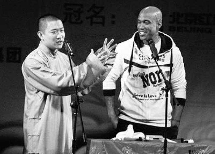 NBA球星融入中国生活汤神跟大妈学广场舞奥胖打麻将有模有样
