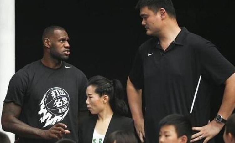 奥尼尔和姚明合照「NBA球星跟姚明合影啥样奥尼尔显瘦欧文让人一言难尽」