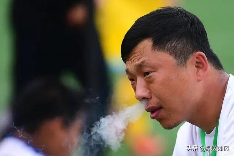 细思极恐感谢新冠的王鹏竟是青训教练曾当着小球员抽烟