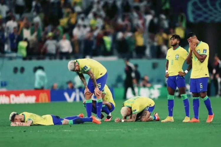世界杯诸神黄昏趴在地上哭