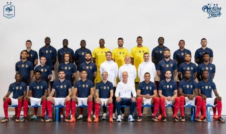 世界杯卫冕冠军的写真照出炉26个球员有15个黑人本泽马很开心