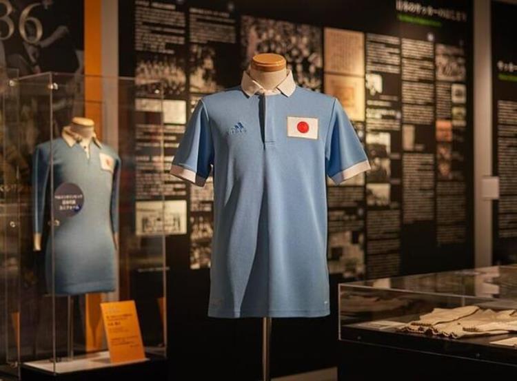 日本足球队服为什么是蓝色「为什么日本队主场球衣是蓝色历史告诉你答案」